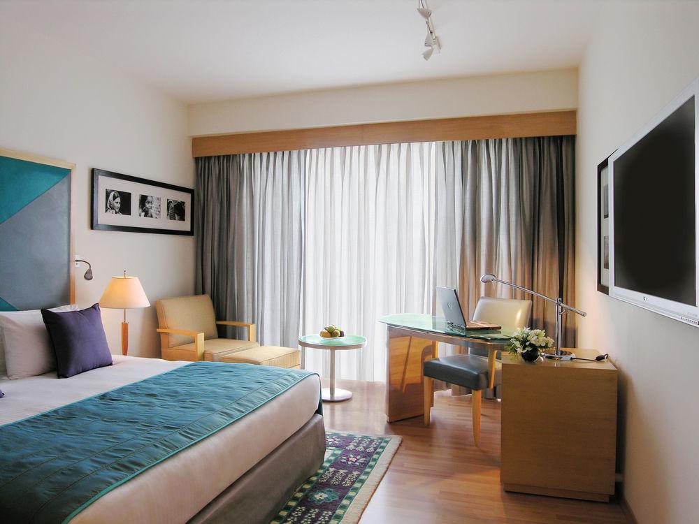 Taj Чандігарх Екстер'єр фото A room at the Taj Bengal