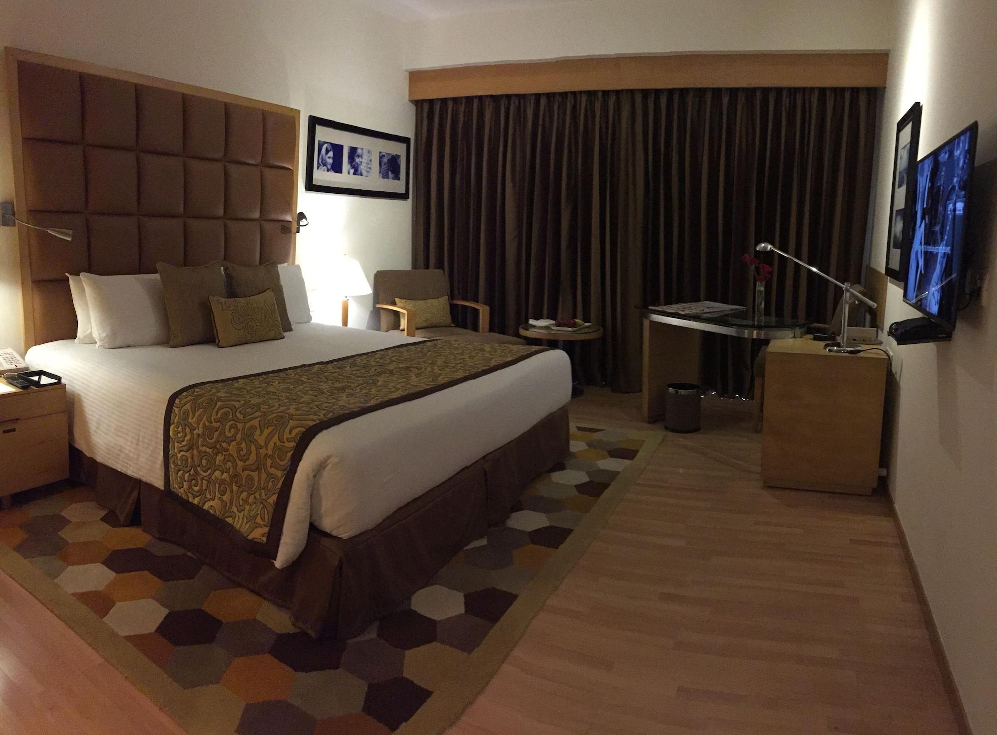 Taj Чандігарх Екстер'єр фото A room at the Taj Bengal