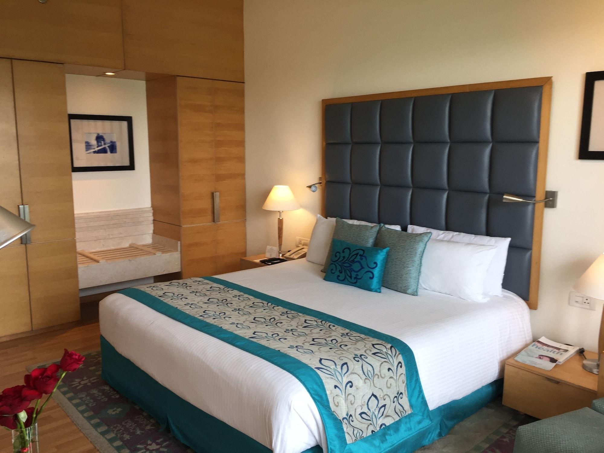 Taj Чандігарх Екстер'єр фото A room at the Taj Bengal