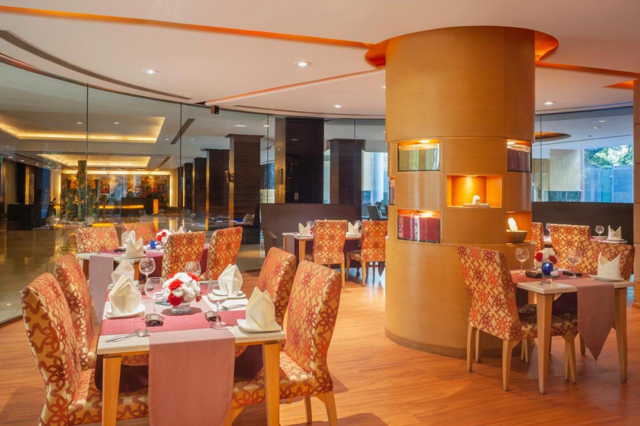 Taj Чандігарх Екстер'єр фото The restaurant