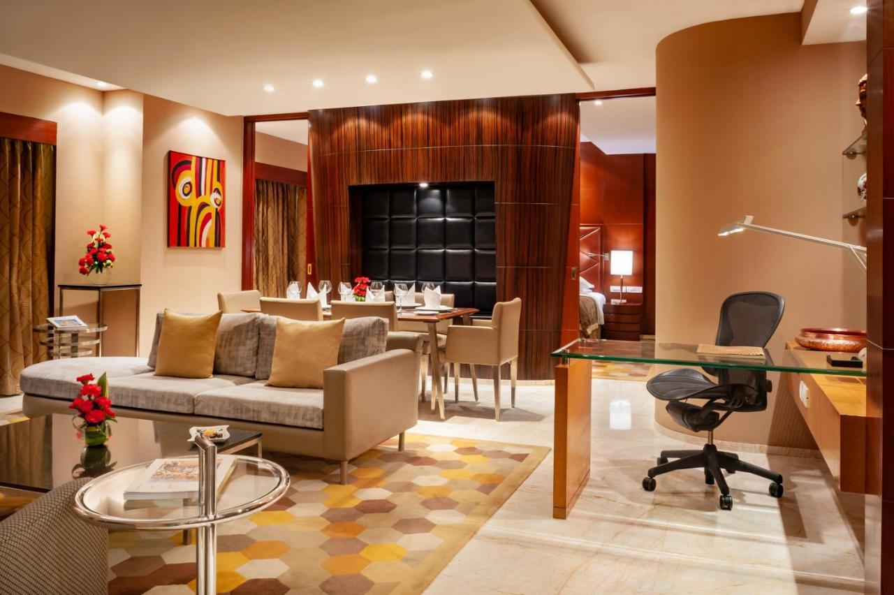 Taj Чандігарх Екстер'єр фото Suite at the Taj Mahal Palace, Mumbai