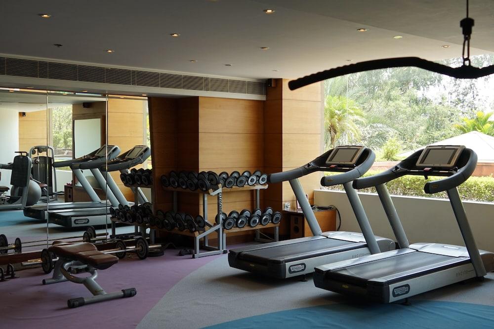 Taj Чандігарх Екстер'єр фото A gym at a hotel