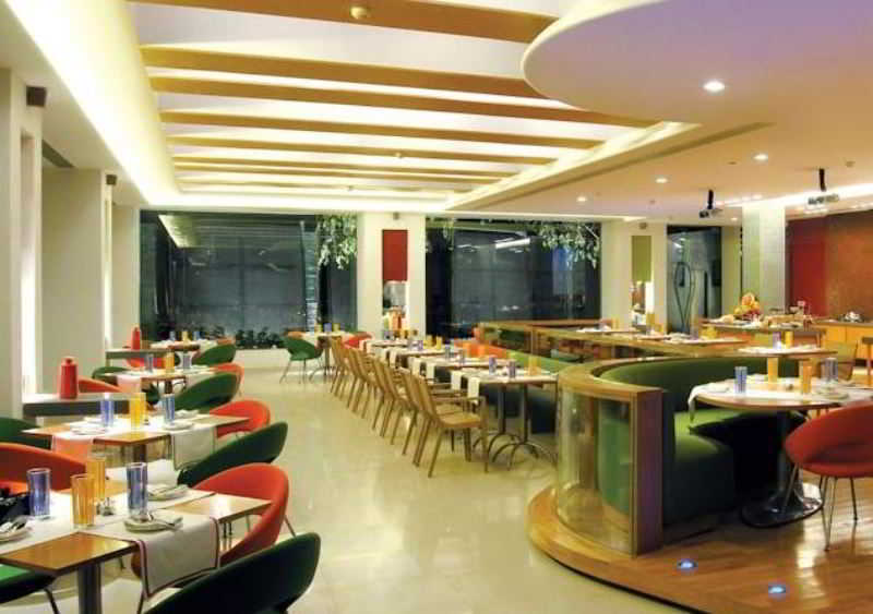 Taj Чандігарх Екстер'єр фото The interior of a typical restaurant