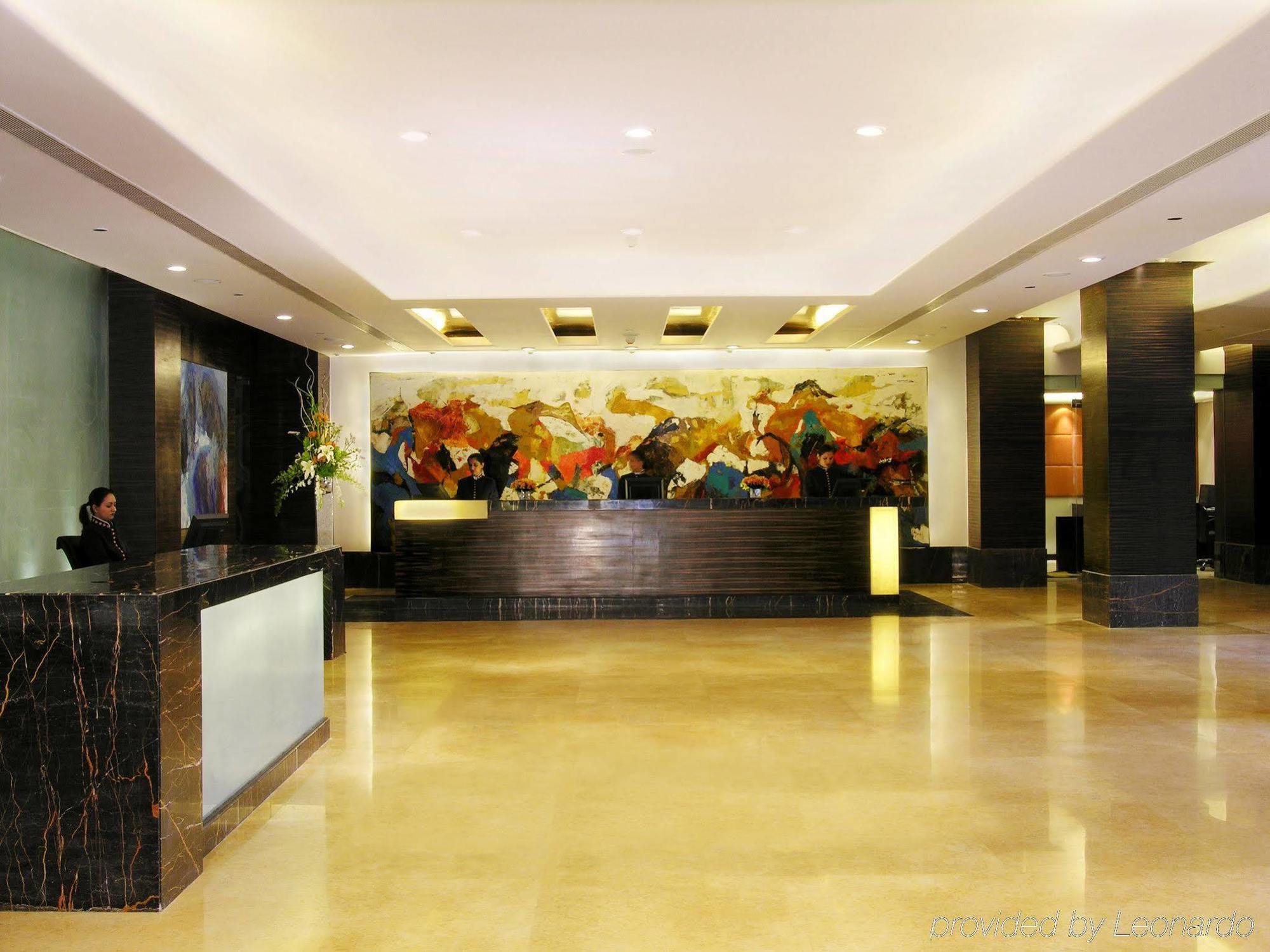 Taj Чандігарх Екстер'єр фото The lobby of the hotel