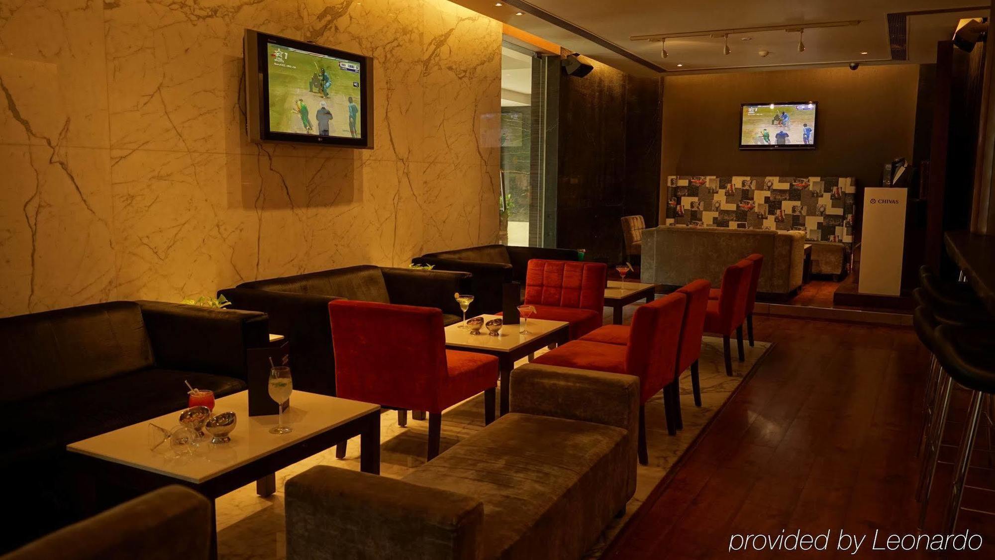 Taj Чандігарх Екстер'єр фото The lounge at the airport