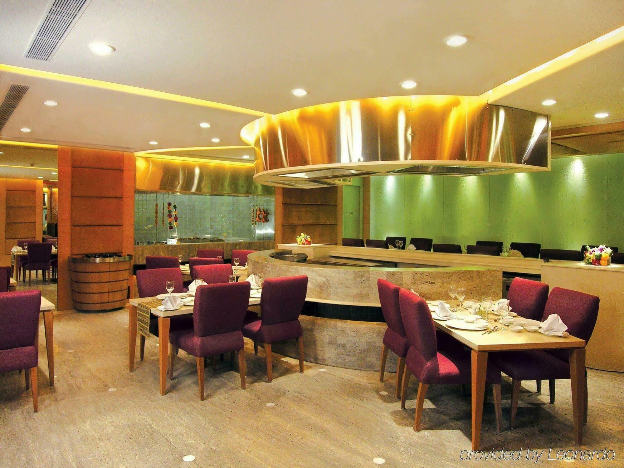 Taj Чандігарх Екстер'єр фото The restaurant